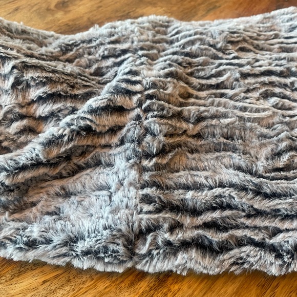 Mia & Tess wrap around neck scarf - Picture 6 of 12